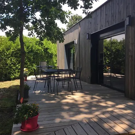 D'hote Le Cedre Bleu 住宿加早餐酒店