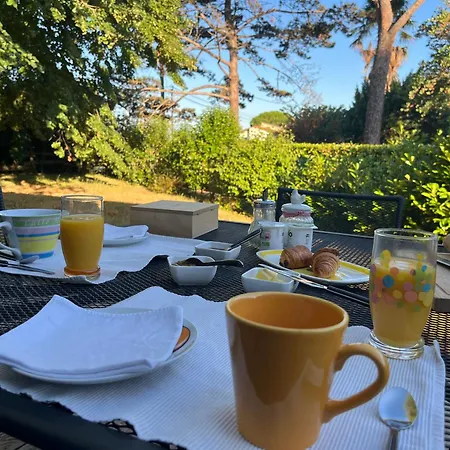 D'hote Le Cedre Bleu Bed & Breakfast 3*