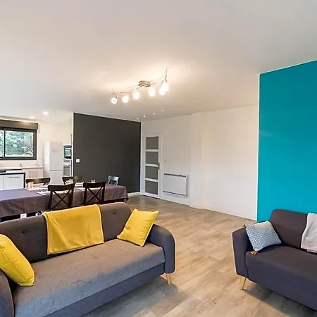 D'hote Le Cedre Bleu Bed & Breakfast