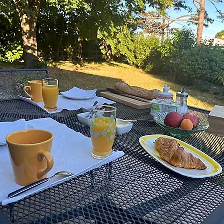 D'hote Le Cedre Bleu Bed & Breakfast 3*